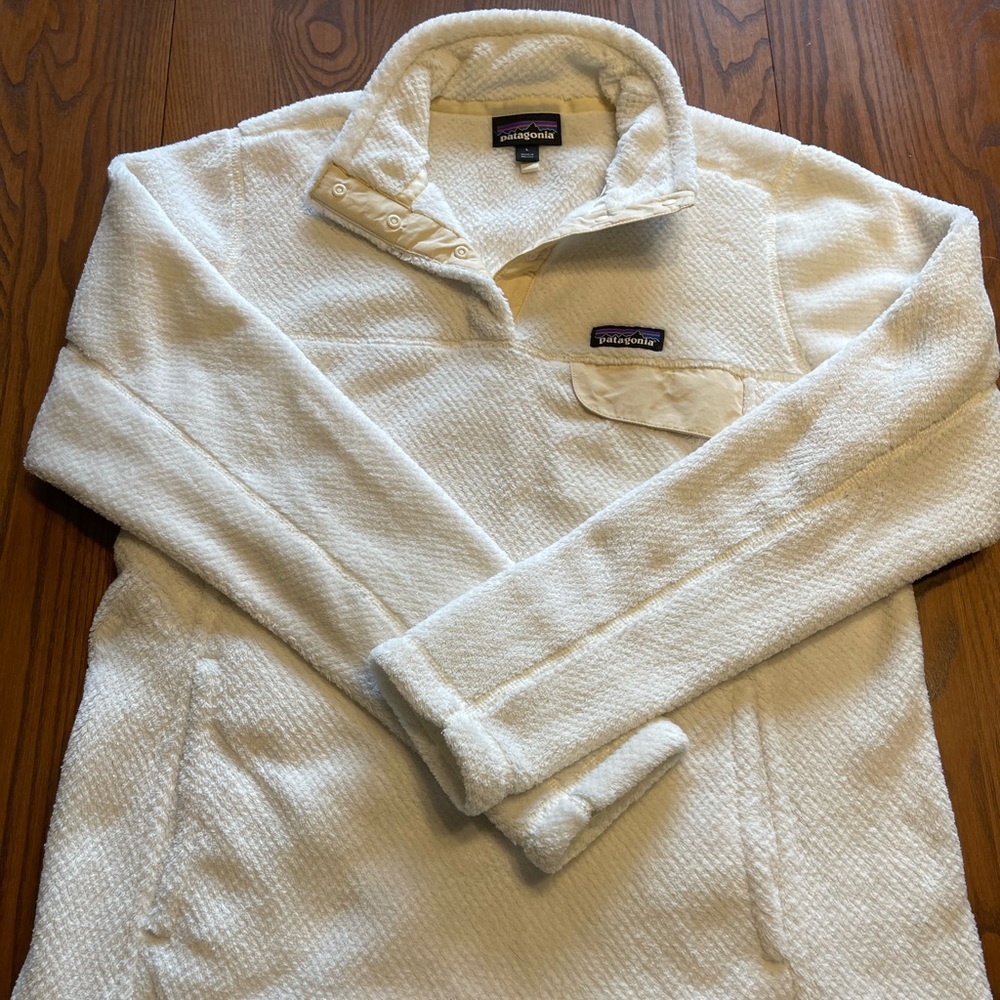 Patagonia Fleece Size L Cream color. Never worn.